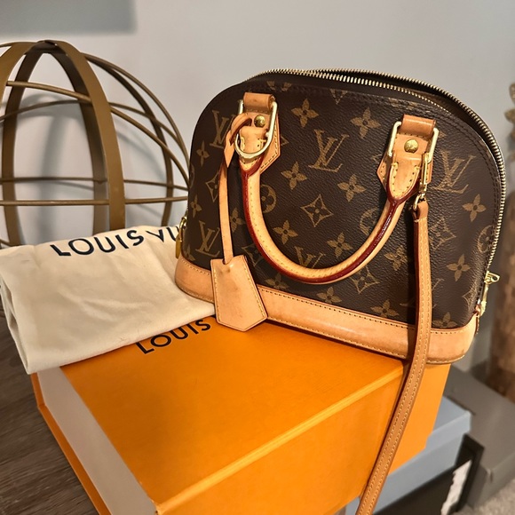 Authentic Louis Vuitton - Picture 2 of 7
